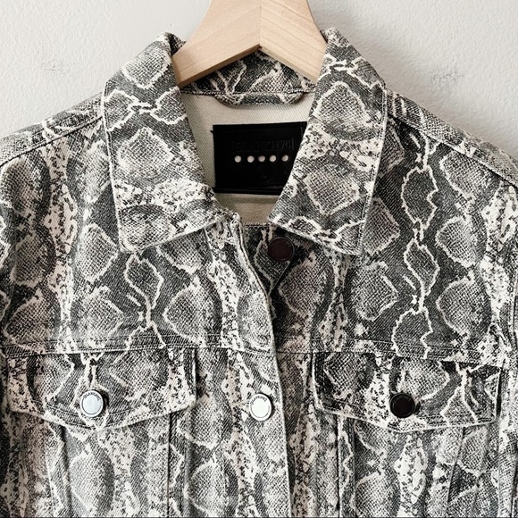 🐍 BLANKNYC Snake Along Python Print Denim Jacket Button Front Size Small - Picture 6 of 13